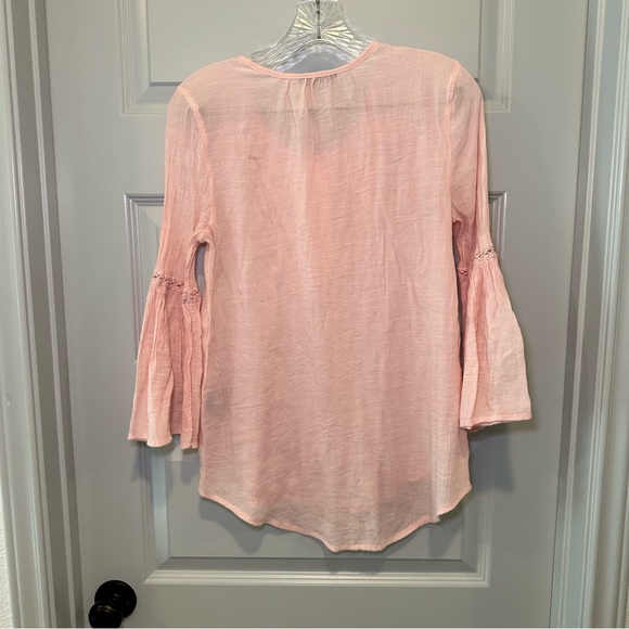 Unique Spectrum Light Pink Bell Sleeve Blouse size M - Picture 8 of 8